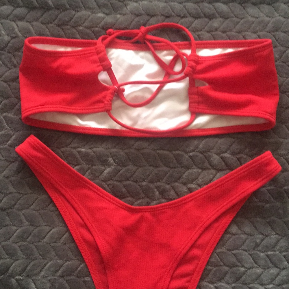 Bikini - Picture 3 of 3